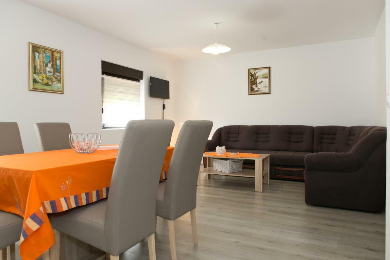 Apartman Lori Otočac Εξωτερικό φωτογραφία