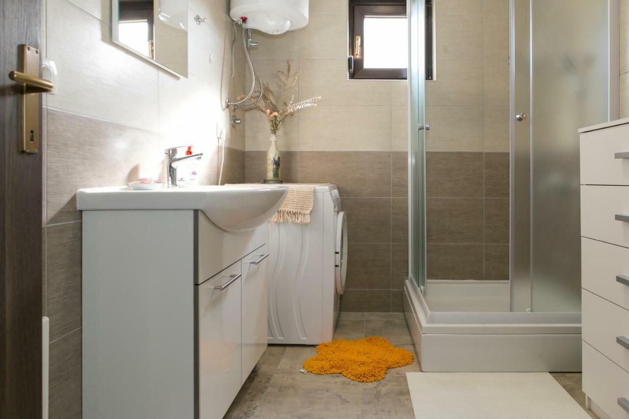 Apartman Lori Otočac Εξωτερικό φωτογραφία