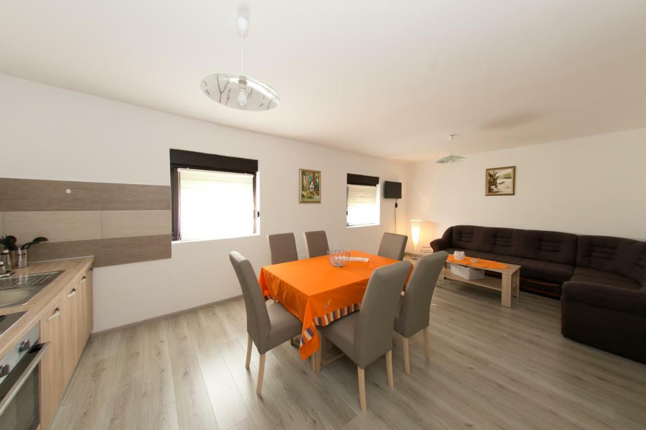 Apartman Lori Otočac Εξωτερικό φωτογραφία